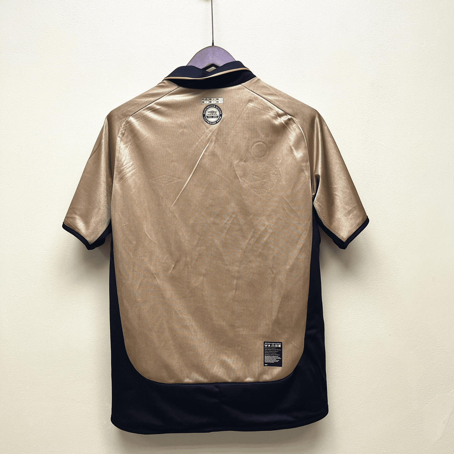 Camisa Retrô Manchester United Dupla Face Edição 100 anos - Branca e Preta, Dourada e Preta